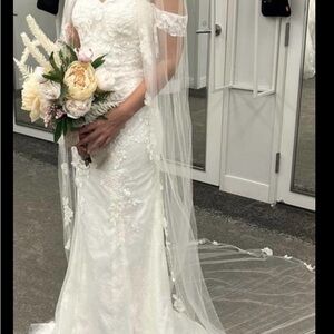 Elegant Ivory Floral Lace Wedding Dress